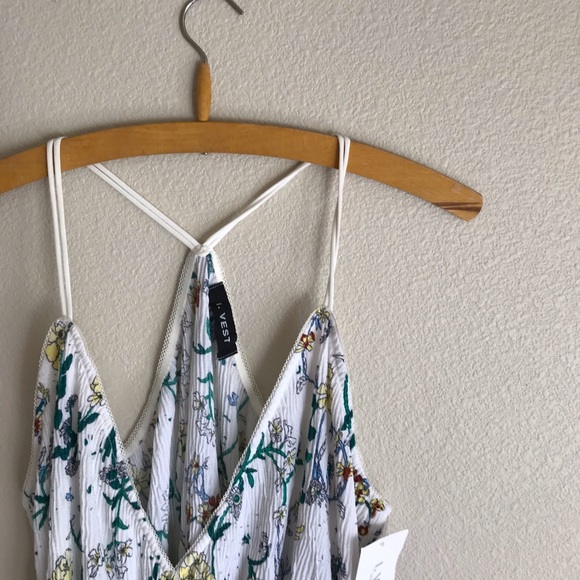 SOLD 🌺 NWT Floral Dress - Picture 3 of 6